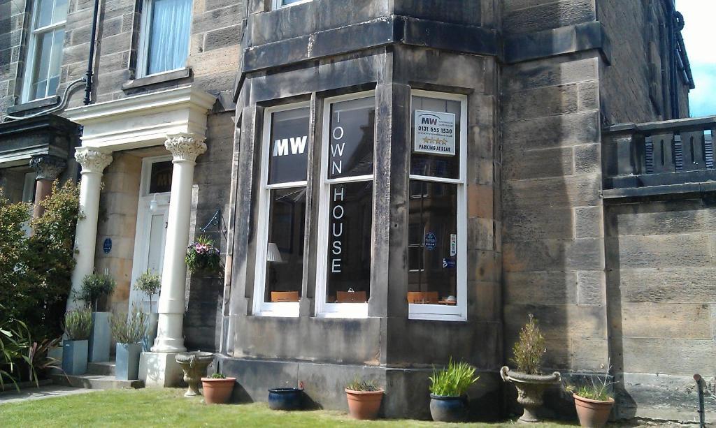 Mw Townhouse Hotel EDI Exterior photo