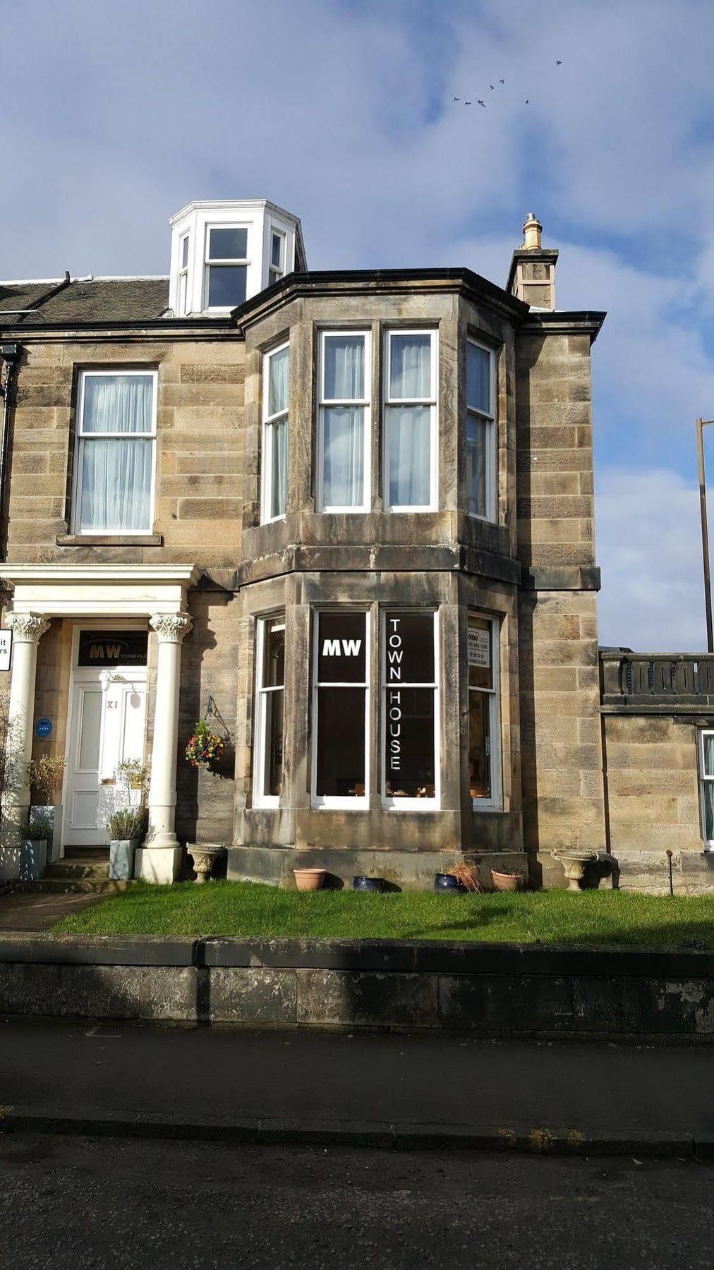 Mw Townhouse Hotel EDI Exterior photo